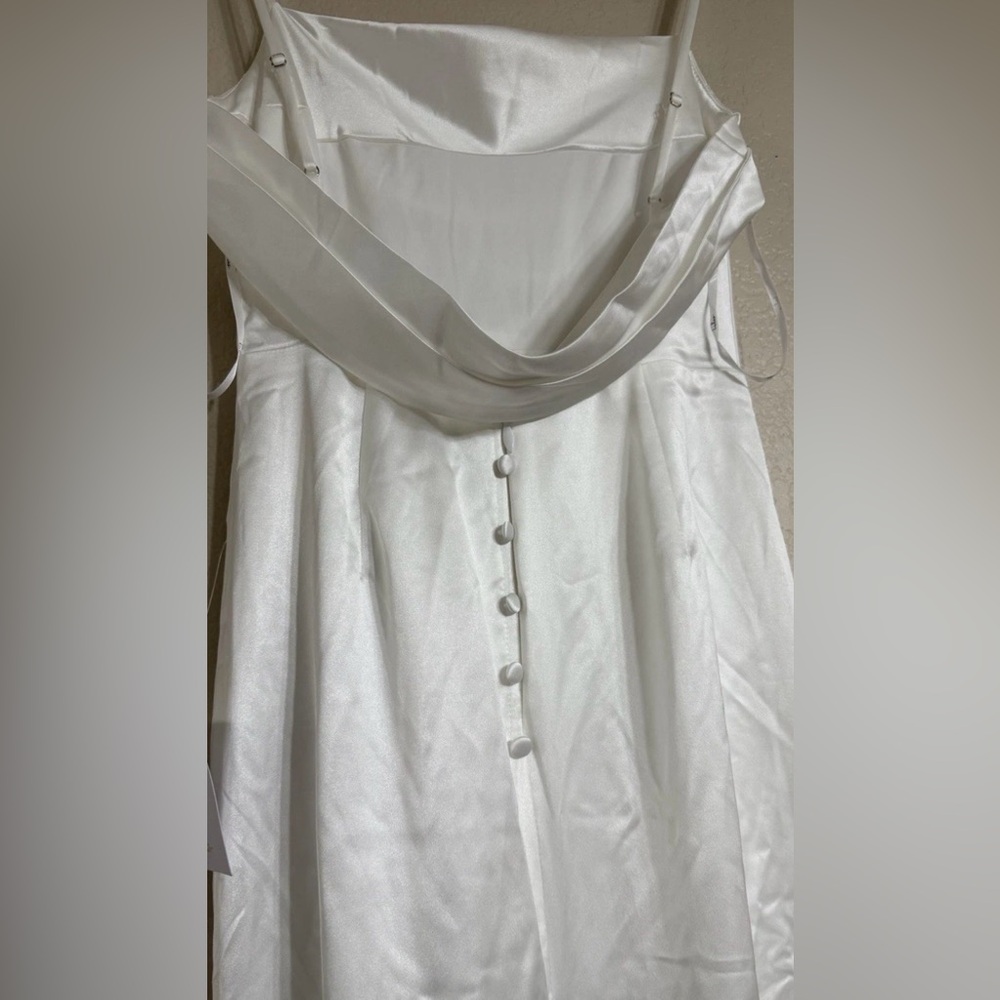 Lulus Women’s Satin Backless Gown in Bridal White Sz S - Picture 9 of 13
